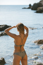 Load image into Gallery viewer, hawaii set bikini seamless and handmade
